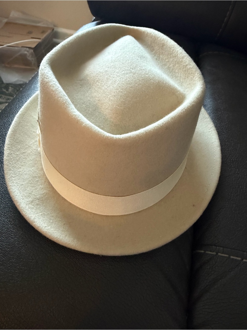 Bailey of Hollywood cream-colored wool felt dress hat - Picture 4 of 11